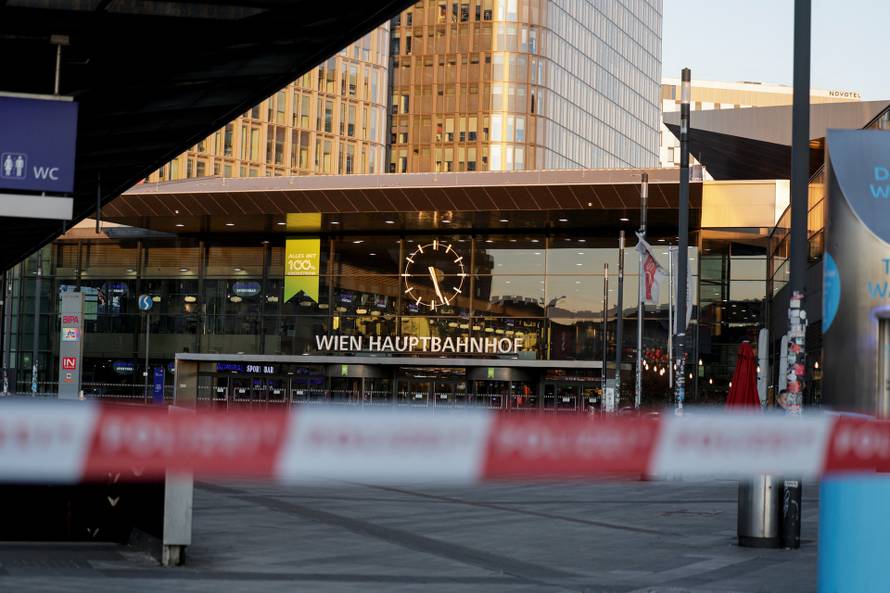 Vienna Central Station closed due to an unspecified threat