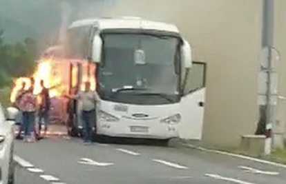 Planuo autobus pun putnika, gasili ga na benzinskoj pumpi
