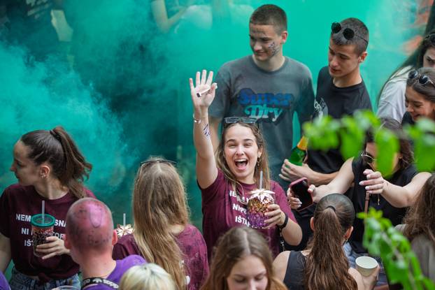 Dubrovnik: Dubrovački srednjoškolci kao i njihovi vršnjaci diljem Lijepe naše slave kraj škole