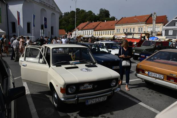 Požega: Čuveni modeli izloženi u sklopu oldtimer manifestacije"Trophy Zlatnom dolinom 2026."