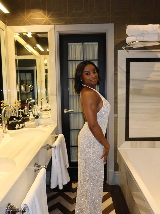 FOTO Simone Biles: Pogledajte mi grudi prije i poslije operacije