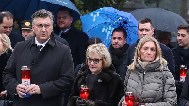 Zagreb: HDZ na Mirogoju obilježio 24. obljetnicu smrti Franje Tuđmana