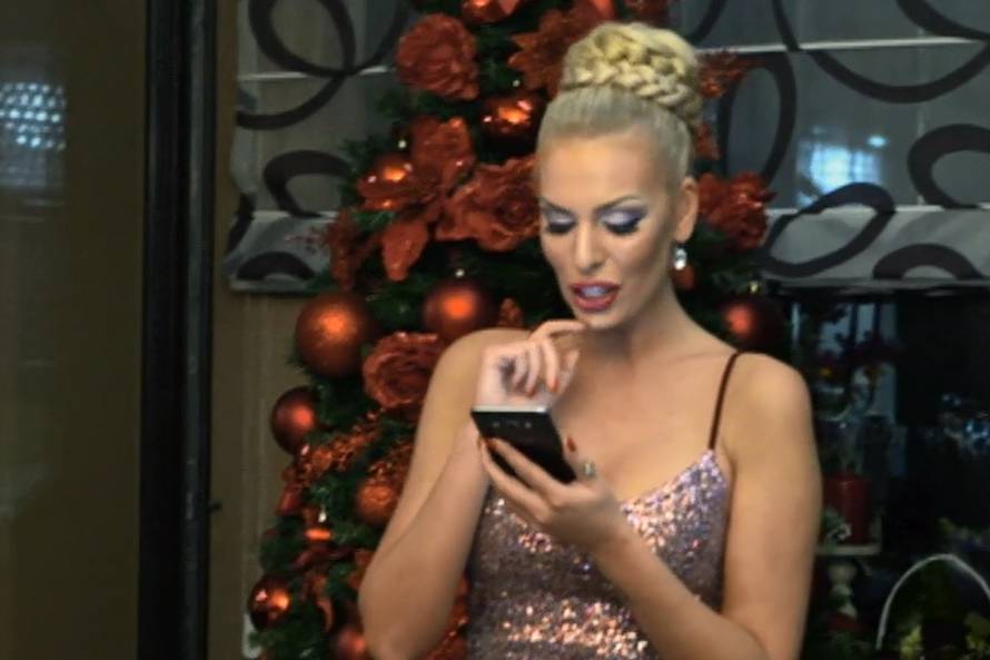 Ava čita: 'Sjedila sam u parku i maštala o strastvenoj ljubavi'