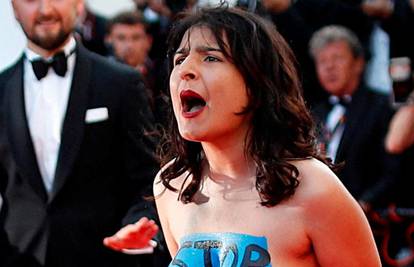 Incident na filmskom festivalu, žena se skinula gola i krenula vikati: 'Prestanite nas silovati'