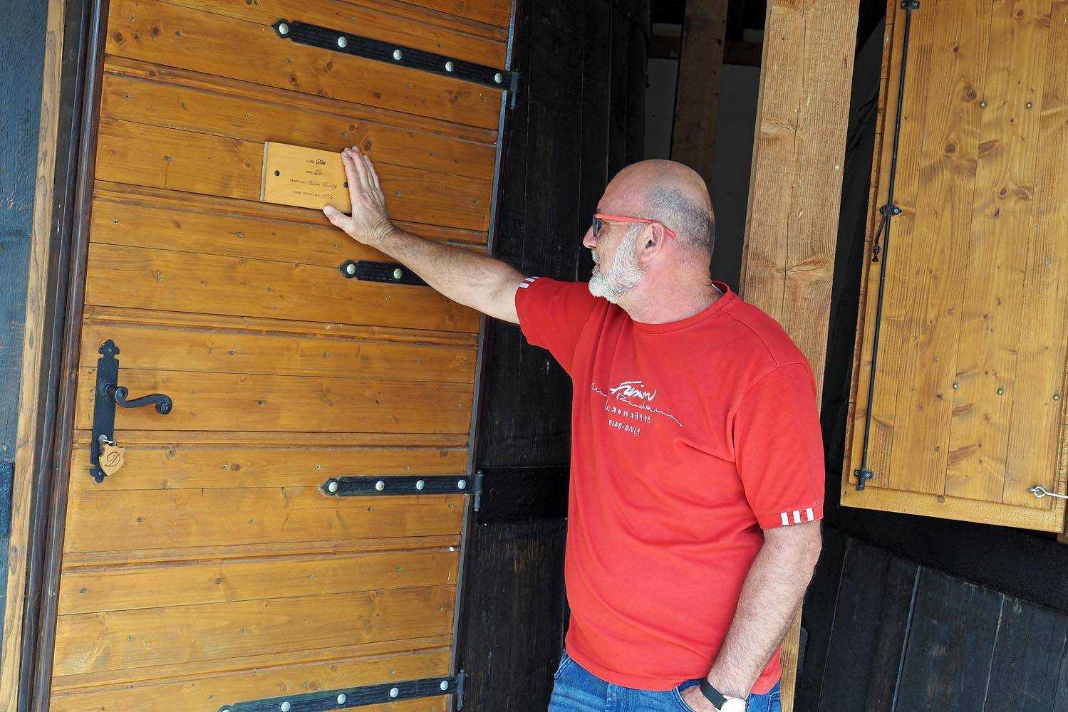 Bačvograd kraj Šibenika: Spavaj u velikoj bačvi i jedi sve domaće