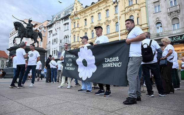 Zagreb: Mimohod sjećanja povodom 30. godišnjice genocida u Srebrenici