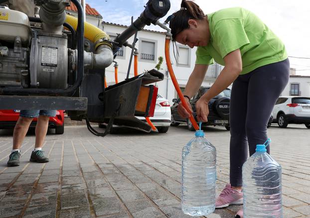 Drought leaves thousands without drinking water in southern Spain