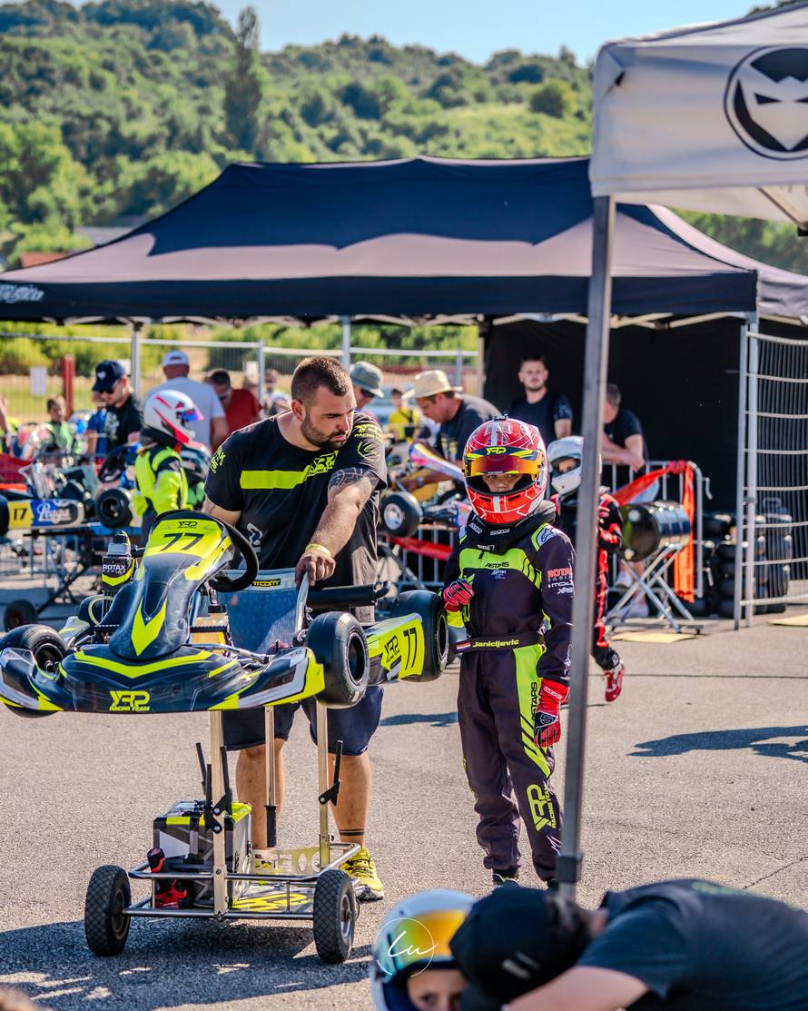 Hrvatski karting dobiva novu zvijezdu: Ivan Janičijević (11) oduševljava rezultatima...