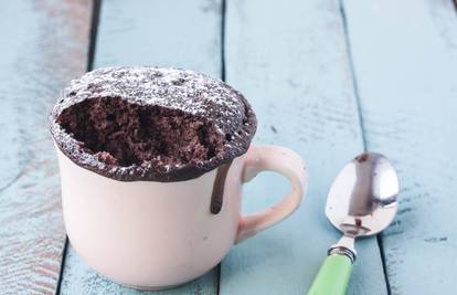 U samo par minuta napravite ukusan čokoladni kolač iz šalice