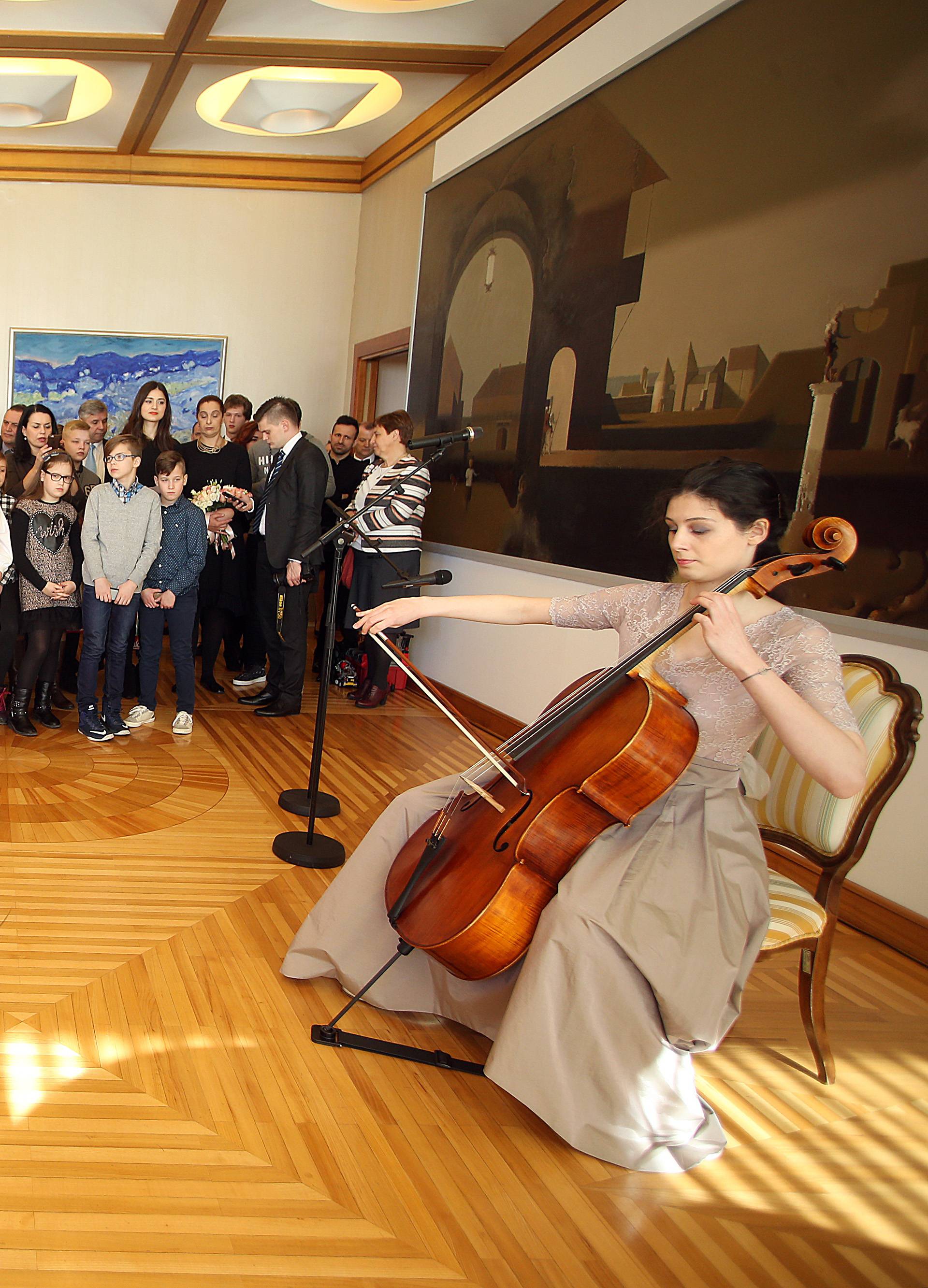 Kolinda se družila s balerinama i glazbenicima na Pantovčaku