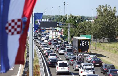 Povremene kolone kod Lučkog i čvora Karlovac u smjeru mora