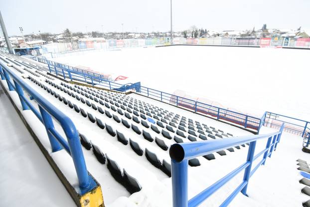 Kopivnica: Stadion Ivan Kušek Apaš osvanuo pod snježnim pokrivačem