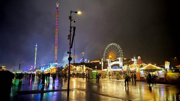FOTO 24sata na Oktoberfestu:  Evo koliko košta krigla pive!