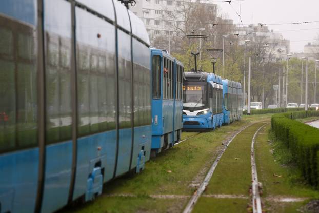 Zagreb: Zatvorena Vukovarska ulica  u smjeru zapada radi uklanjanja stabla