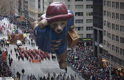 Crtani likovi i klauni zavladali ulicama New Yorka u paradi