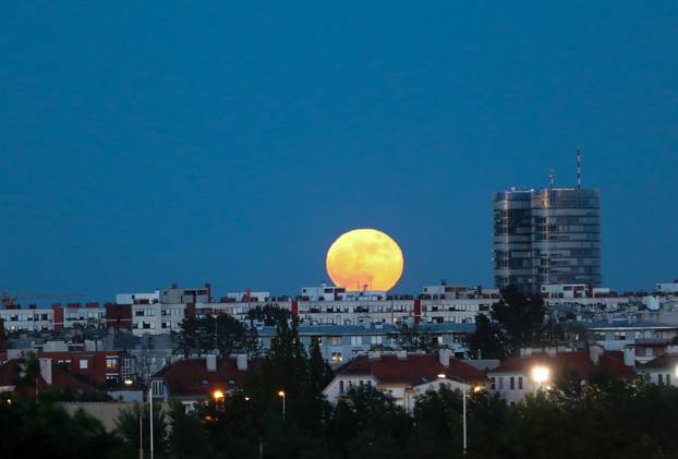 "Krvavi mjesec" iznad Zagreba