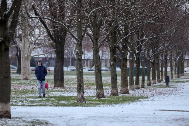 Zagreb: Lagani sniježni pokrivač u središtu grada