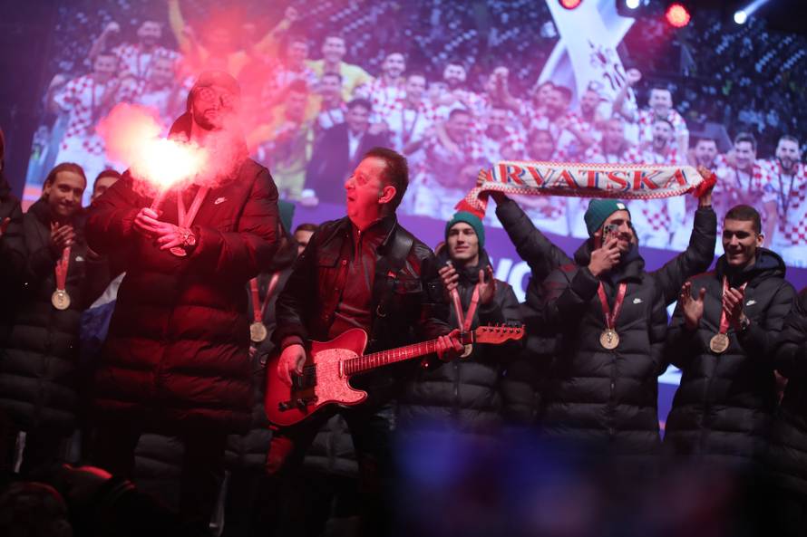 Zagreb: Vatreni na pozornici na glavnom Trgu napravili pravu feštu