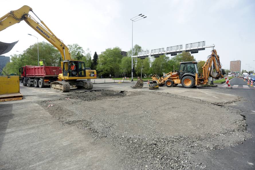 'Ne mislim da rupu otkopavaju jer su zaboravili cijevi, ali...'