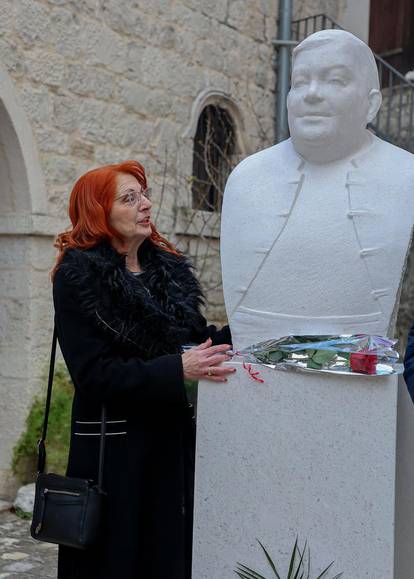 FOTO Otkriven spomenik Vinku Coci u njegovom rodnom Trogiru