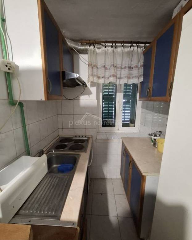 FOTO U Splitu prodaju 18 m2 za 139.000 eura. Pogledajte kako su uredili stan. 'Blizu Rive je...'