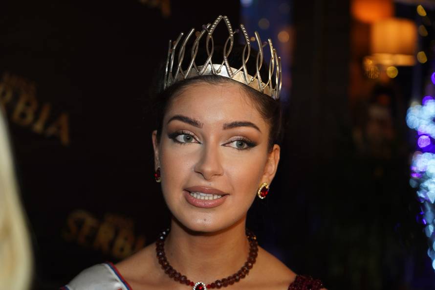 Beograd: Miss Srbije Anja Radić odlazi na natjecanje Miss World u Indiju