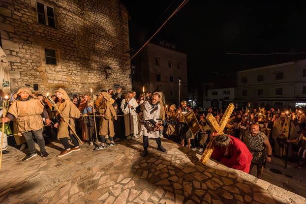Imotski: Uprizorenje 24. Žive slike Muke Isusove