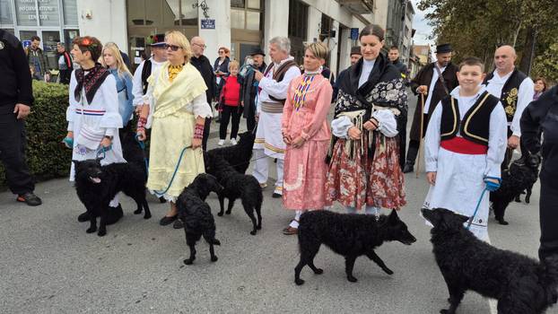 FOTO Slavonski Brod oborio rekord: Na Pogačafestu ispekli pogaču dugačku 20 metara!