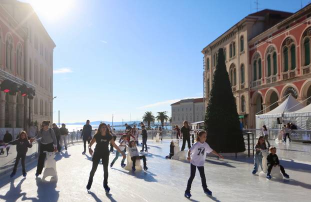 Split- Splićani uzivali u sunčanoj nedjelji.