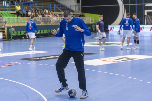 Našice: Zagrijavanje igrača uoči utakmice rukometnog prvenstva Hrvatske, RK Nexe - RK Zagreb