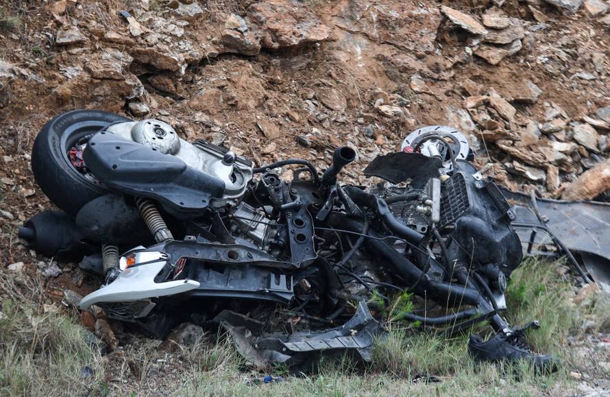 Teška prometna nesreća na Murteru: U sudaru dva auta i motocikla jedan poginuli