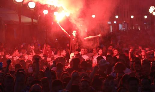 FOTO 'Gori' Korzo u Rijeci! Slavi se titula, navijači pale baklje i pjevaju: Šampioni smo...
