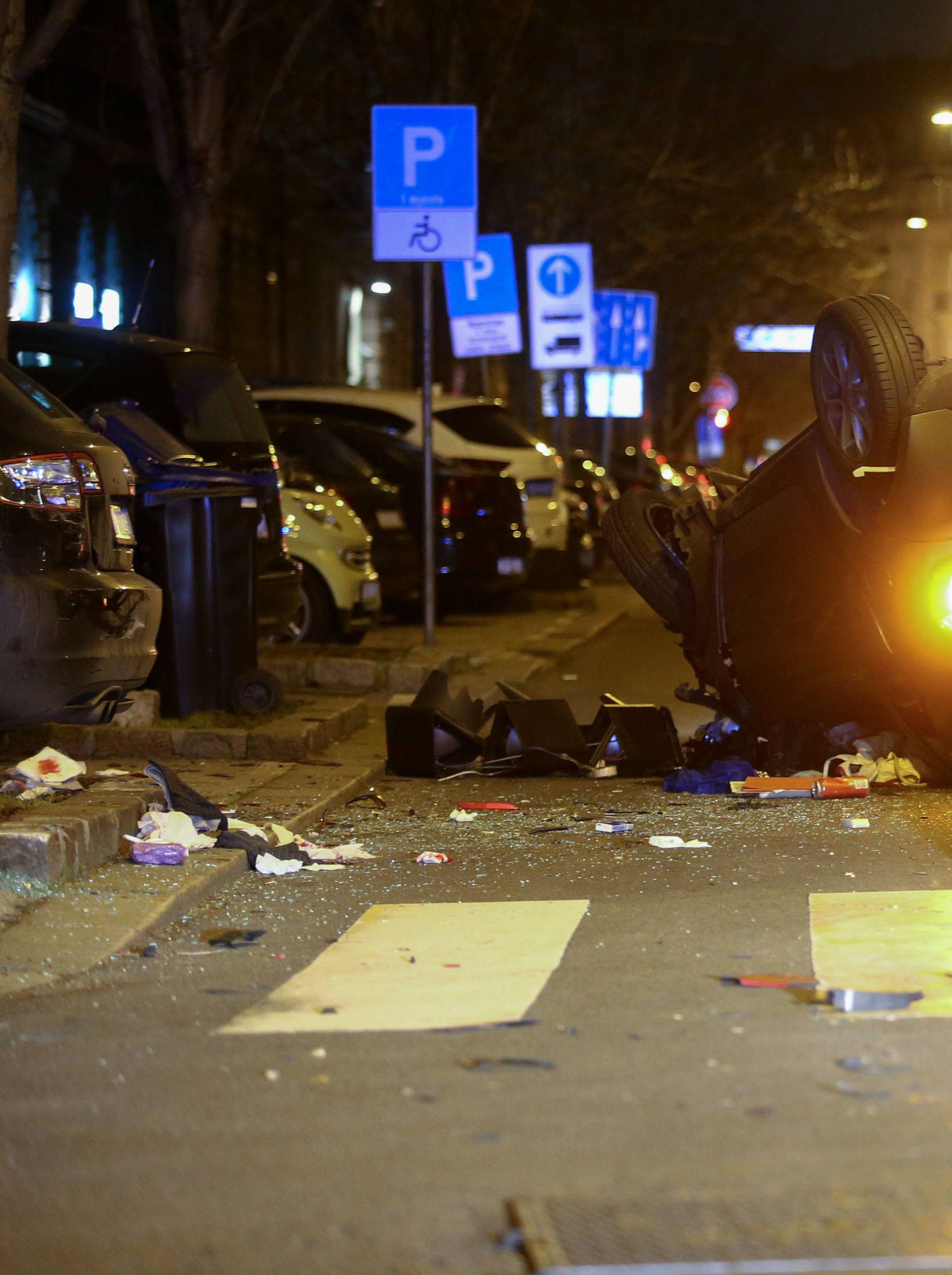 Užas u Zagrebu: Netko je ležao na cesti, semafor skroz uništen