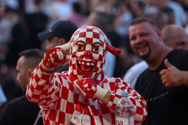 Zagreb: Atmosfera na Hipodromu uoči samog početka koncerta Marka Perkovića Thompsona