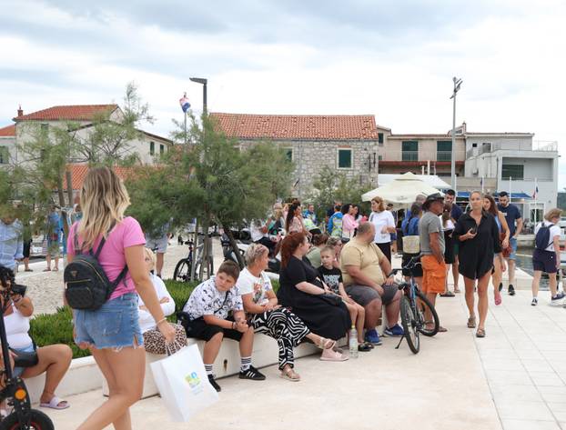 FOTO Ženska regata u Betini oduševila mještane i turiste