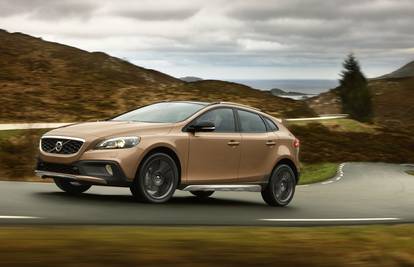 Napada BMW X1? Kompaktni Volvo V40 postaje crossover