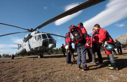 Vojni helikopter prevezao čovjeka (40) na operaciju