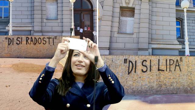 U Zagrebu osvanule poruke: ‘Di si, radosti‘, ‘Di si, lipa‘. Grafiteri su se narugali Rimac i Turudiću