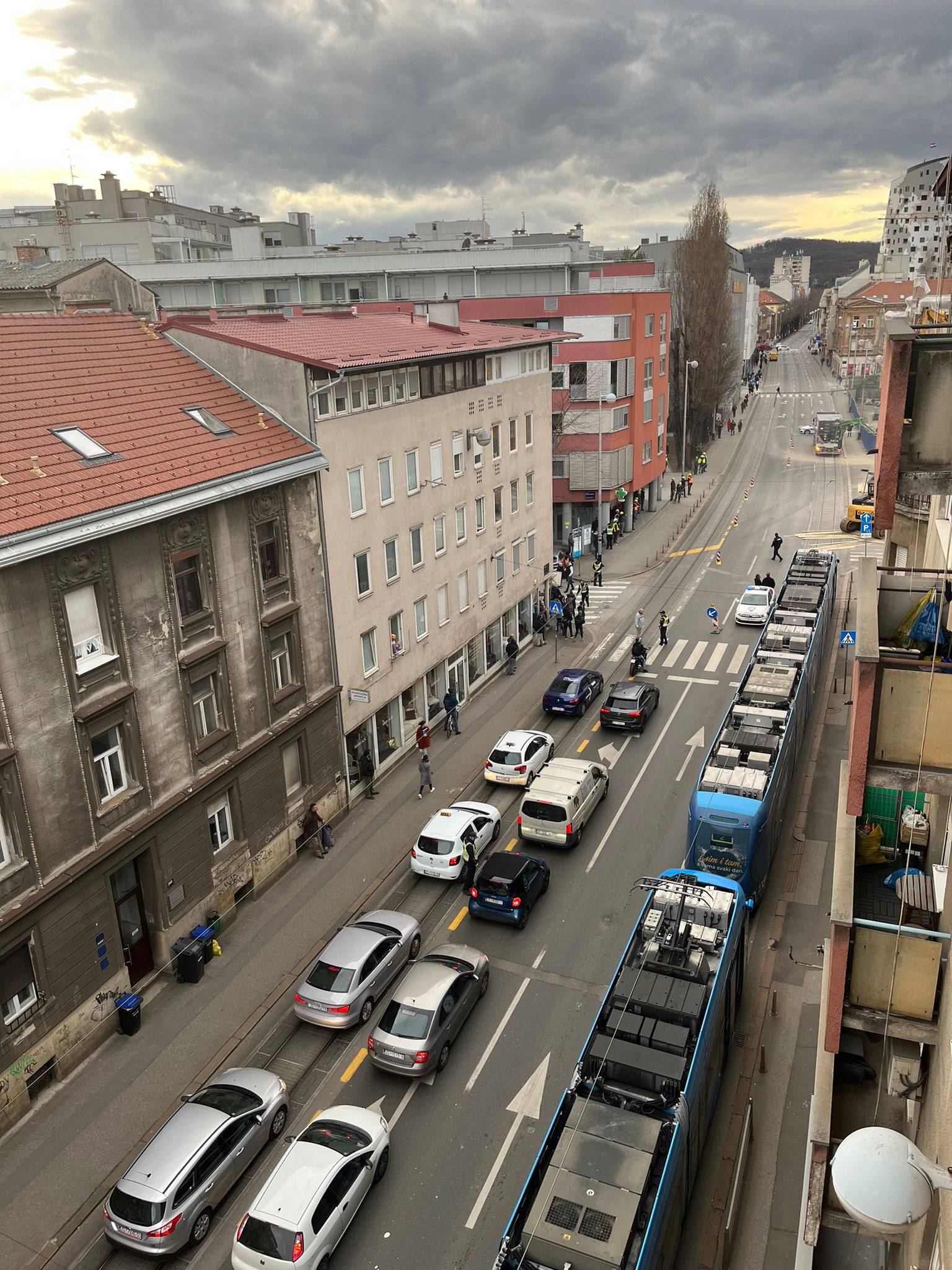 FOTO Krkljanac na zagrebačkoj Ilici: 'Kaos je, svi trube, promet puštaju svakih desetak minuta'