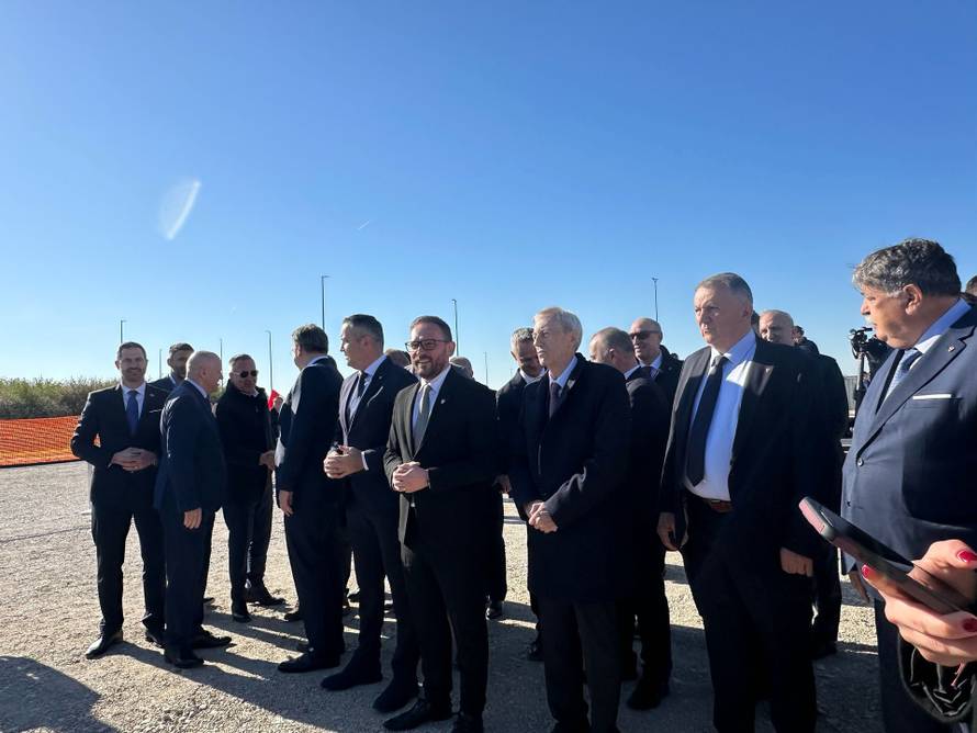 VIDEO Krenula gradnja kampa hrvatske reprezentacije! Plenković: Sportska smo Vlada