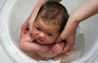 Nijemci patentirali novi oblik kadice za pranje beba 