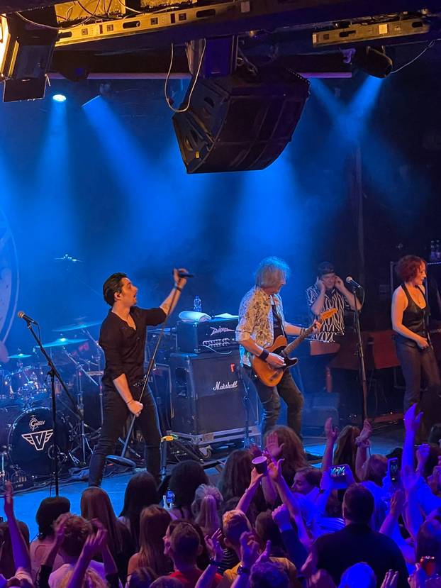 Parni Valjak i novi pjevač Igor raspametili Ljubljanu: 'Zelo dobra zurka! Tu nam je super!'