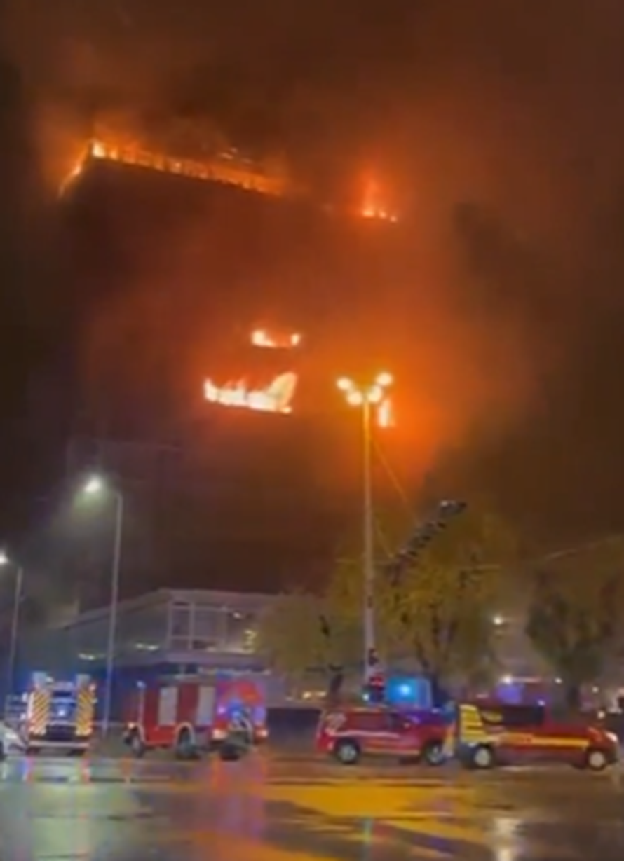 Ovo su prve snimke požara: Tu se vidi misteriozno plavo svjetlo