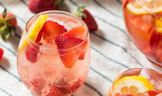 Zaboravite na Aperol: Jagoda spritz je hit, a imamo i recept