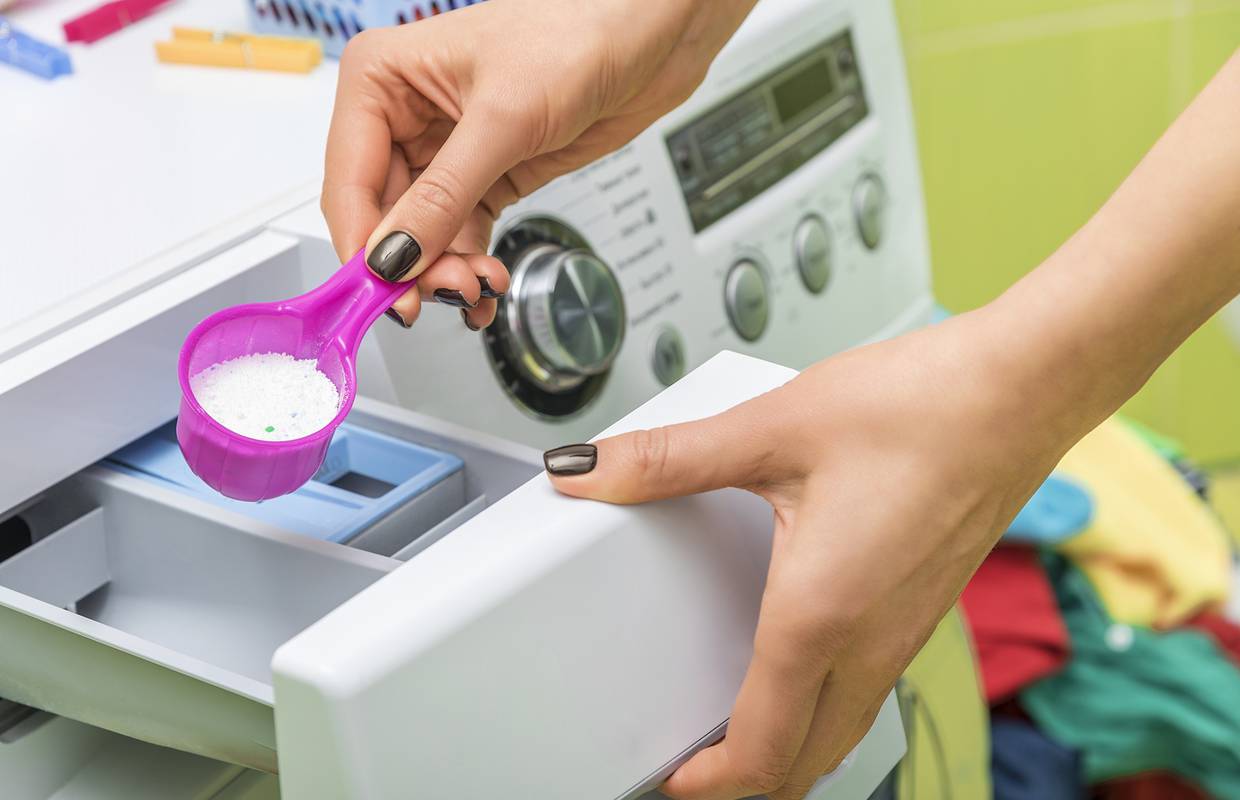 Evo kako 'radi' deterdžent za pranje rublja - svaki sastojak u njemu ima svoju dužnost