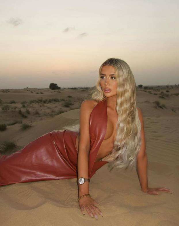 FOTO Nekad je bila stjuardesa, a danas za njom uzdišu milijuni