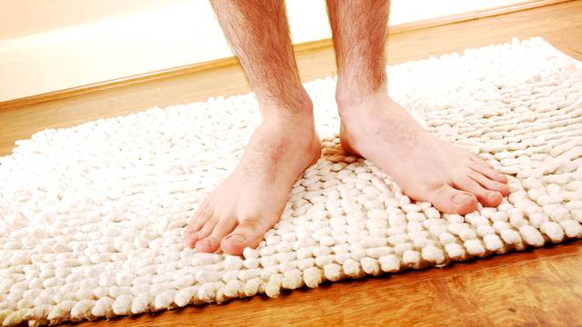 Tepih iz kupaonice perite svaka dva tjedna, evo kako ga prati