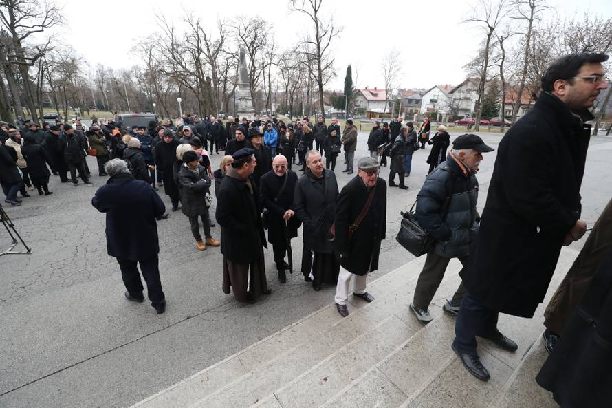 Oproštaj od oca uz tamburaše: Marko je jedva susprezao suze