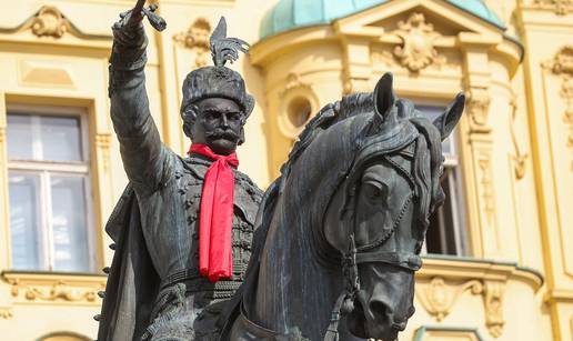FOTO Ban Jela&ccaron;i&cacute; dobio novi modni dodatak povodom Dana kravate! Kako vam se svi&dstrok;a?