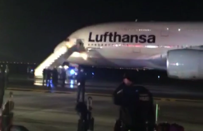 Hrvat na letu za Frankfurt: 'U avion su ušli policajci s psima'